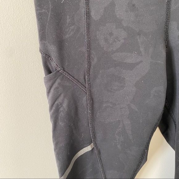 Lululemon Hop To It Crop Floral Embossed Black - Picture 10 of 13